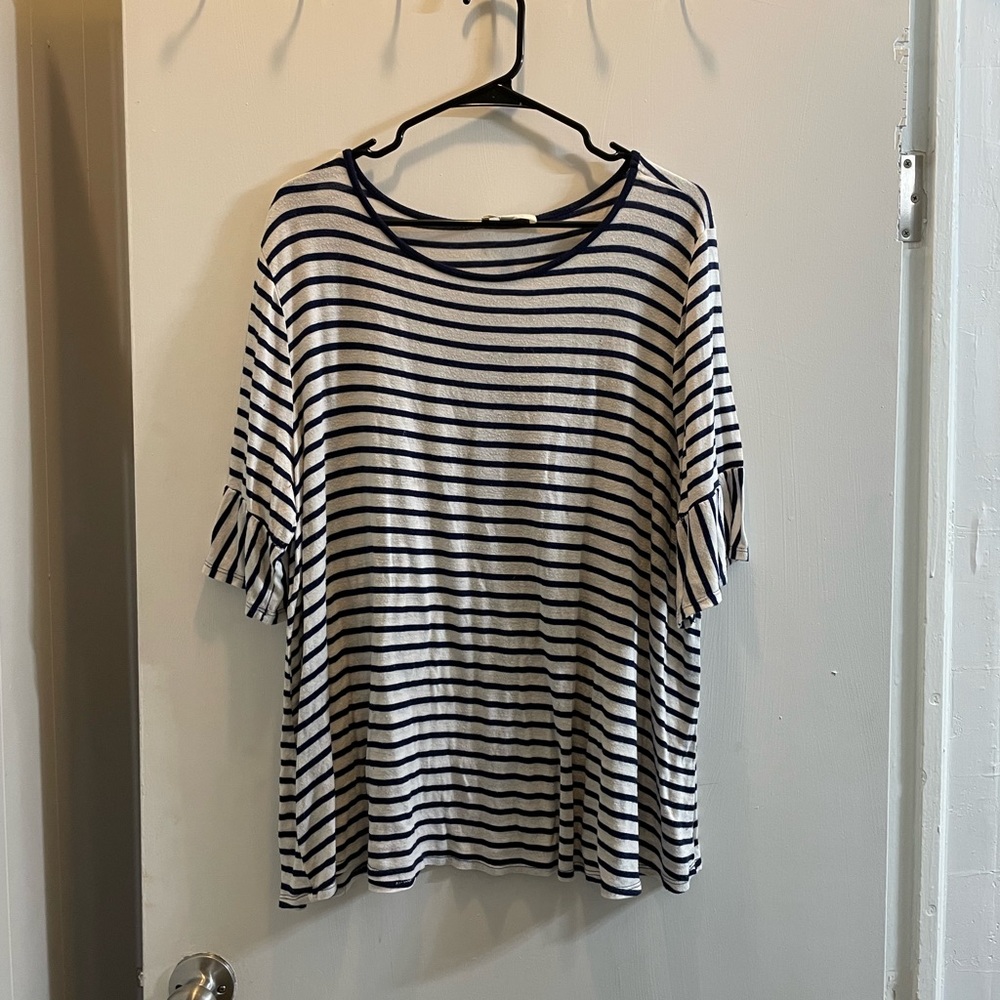 Hailey & co. striped shirt
VERY soft
I ACCEPT OFFERS!!!